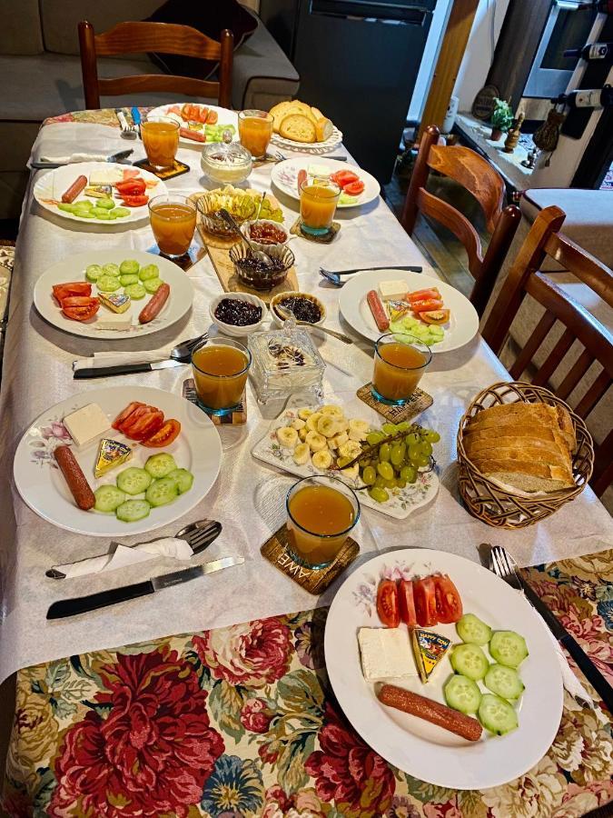 Restaurant & Guest House Semani เบราท ภายนอก รูปภาพ