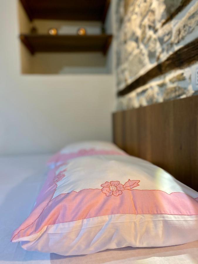 Restaurant & Guest House Semani เบราท ภายนอก รูปภาพ
