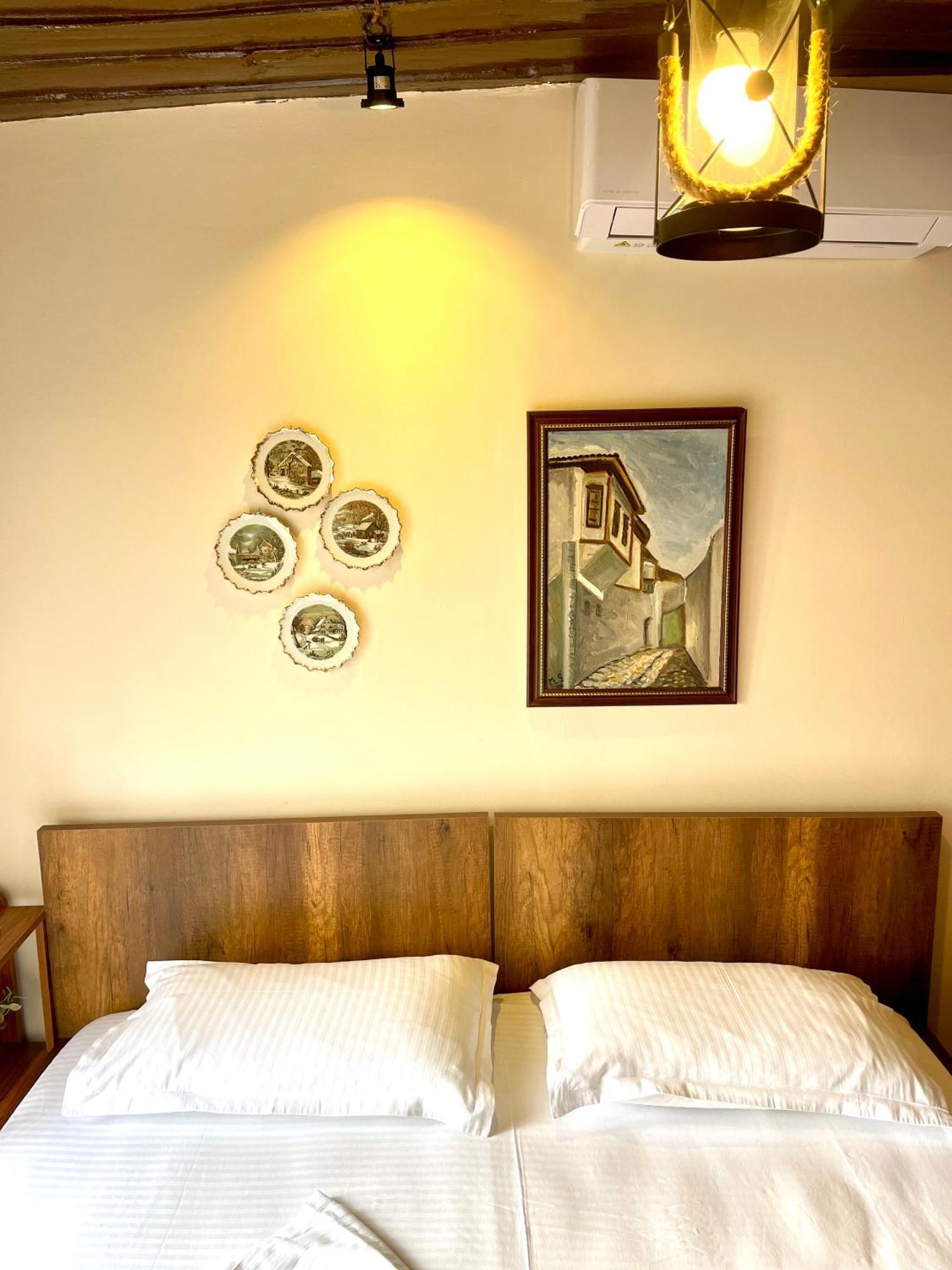 Restaurant & Guest House Semani เบราท ภายนอก รูปภาพ